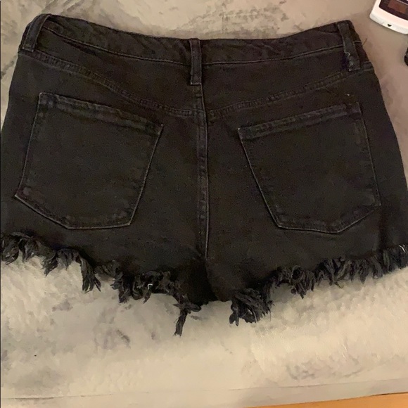 Black high waisted shorts - Picture 3 of 4